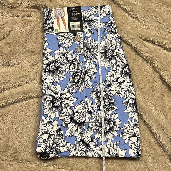 JONES NEW YORK THE FAUX WRAP SKORT Light Blue Graphic Flowers - Picture 7 of 7